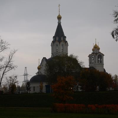 Красивый храм в мрачной обстновке