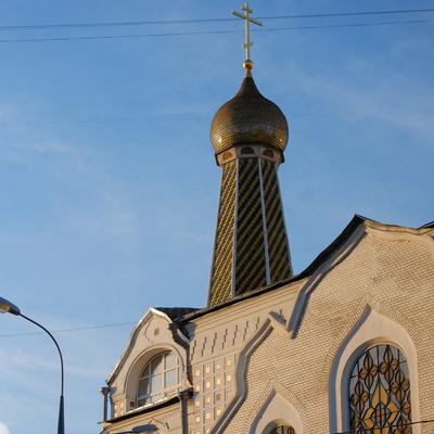 Церковь на закате